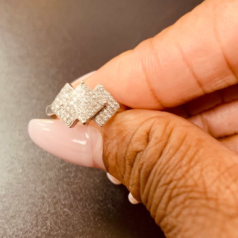 Diamond 10k white gold ring